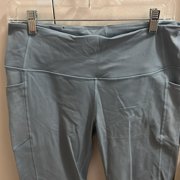 Nwot victoria sport legging with 3 total pockets - Picture 2 of 5